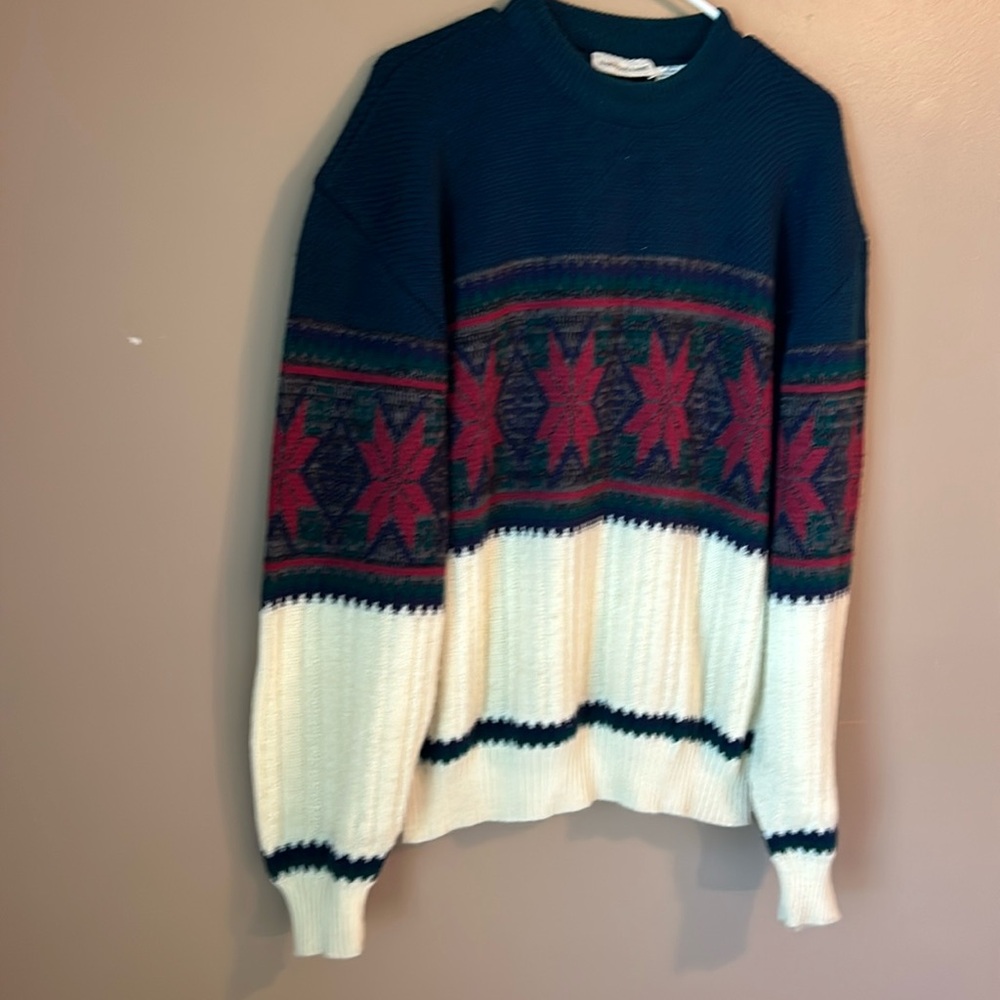 3/$25 Hardwood & Pine Men’s Navy/White and Red Sweater. Ribbed Hem & Cuffs. Sz L